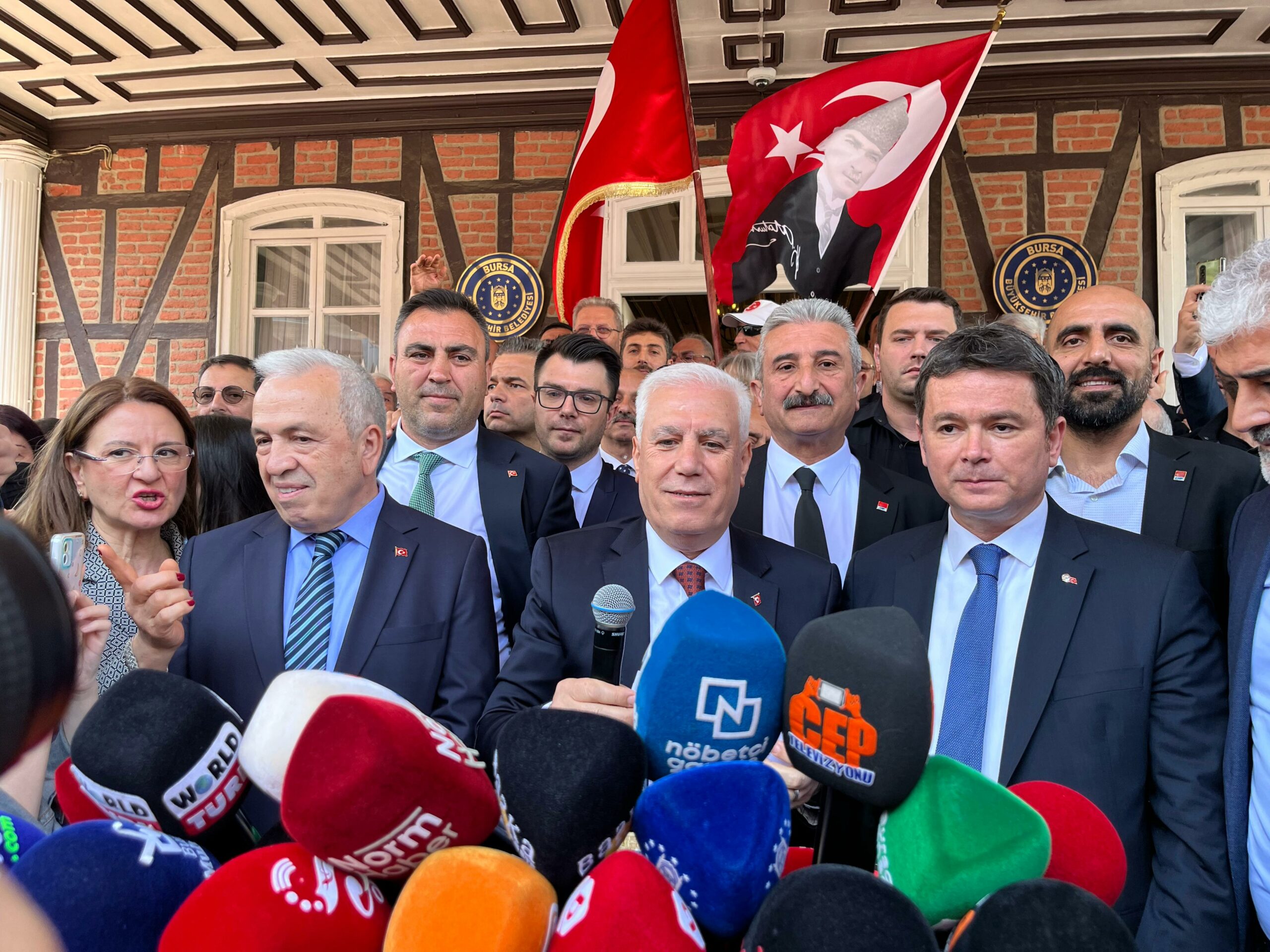 Bursa Büyükşehir Belediye Başkanı Bozbey göreve başladı