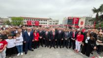 Atatürk Anıtı önünde 23 Nisan coşkusu