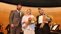 Nilüfer Senfoni Orkestrası ilk konserinde Gülsin Onay'ı ağırladı
