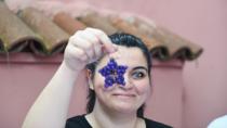 Osmangazili kadınlar hemcinsleri için hediye anahtarlık üretiyor