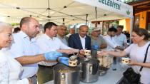 Osmangazi’de aşure kazanları kardeşlik için kaynadı 